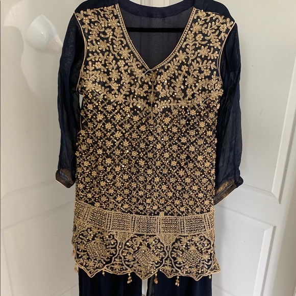 Stunning Midnight Blue and Gold Gharara Indian/Pakistani 3 piece Outfit - Picture 3 of 6